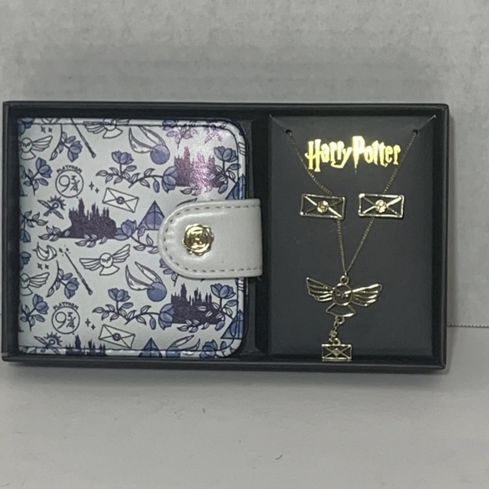 Bioworld Harry Potter Earring, Necklace, And Mirror‎ Wallet Set NEW